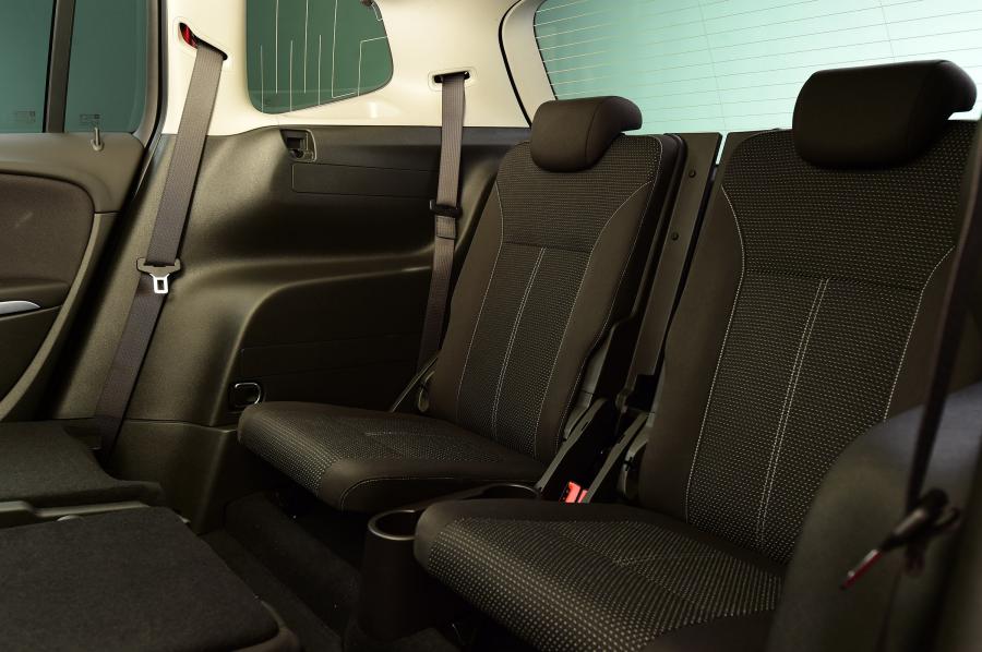 Интерьер Vauxhall Zafira Tourer 2016 года  (фото 8 из 32)